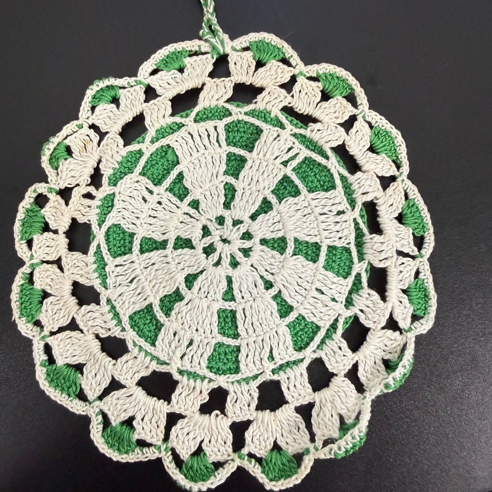 Vintage Handmade Crochet Round Doilies in Green and Cream set of 3 - Picture 4 of 10